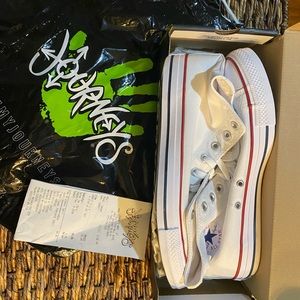 Men’s white converse size 10